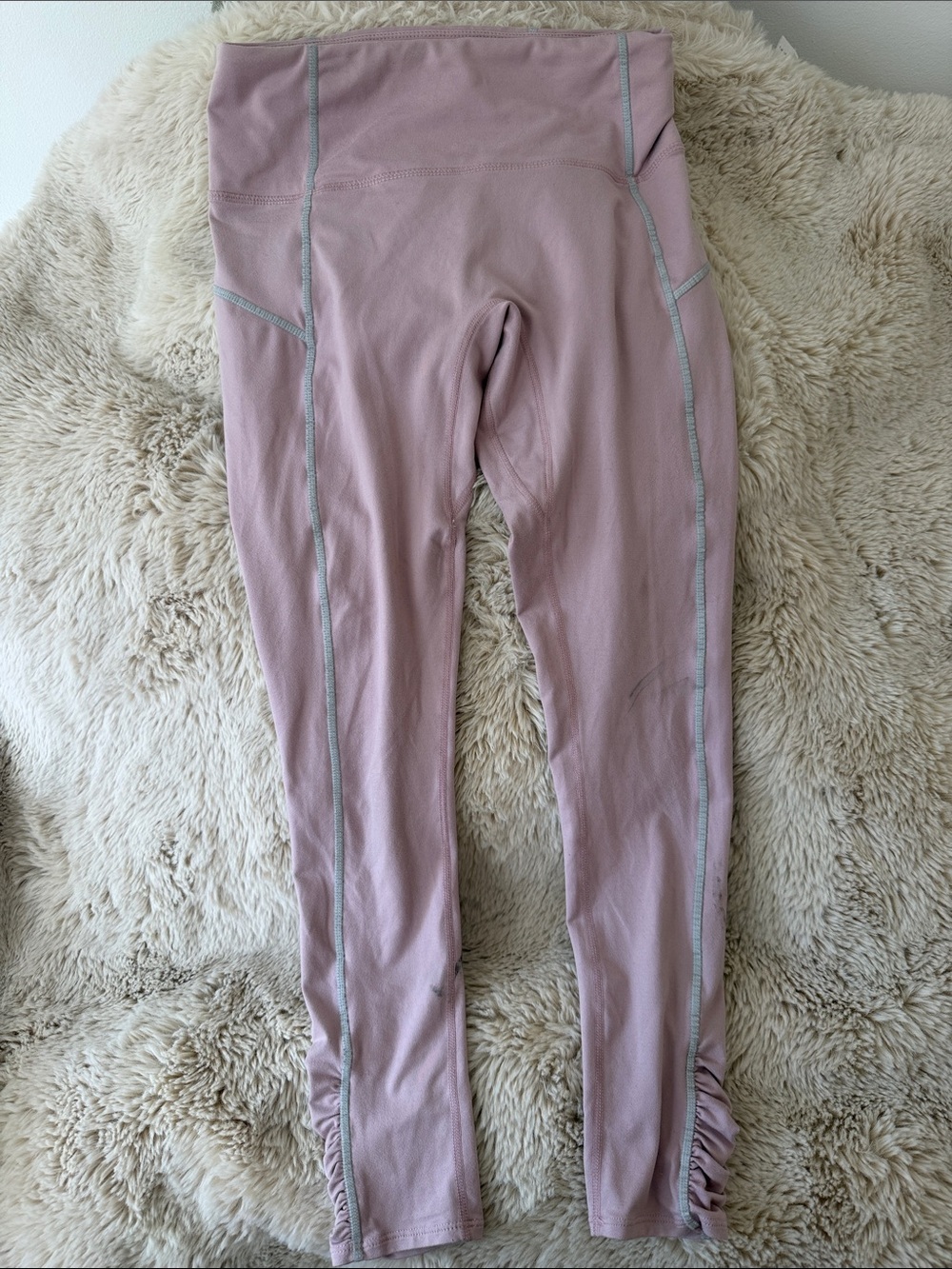 High-Waist Mauve Leggings with Ruched Hem